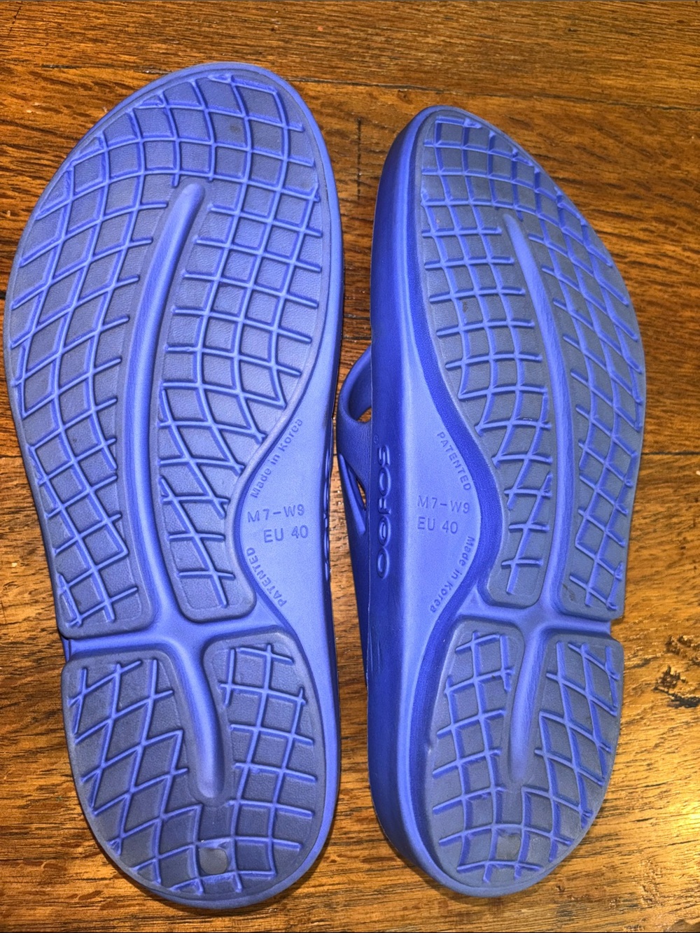 OOFOS women’s Flip Sandals in Periwinkle Blue - Picture 5 of 9